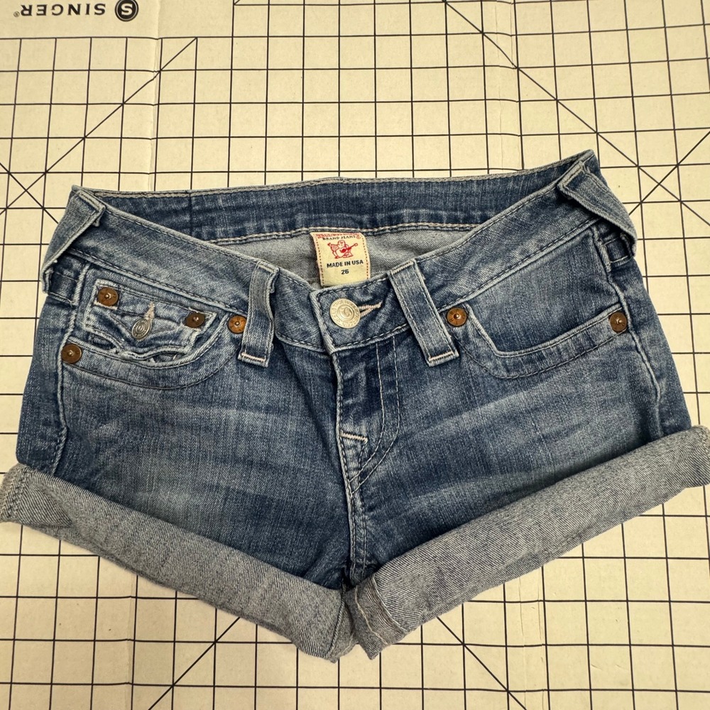 True Religion Joey Straight Seat Denim Shorts Blue Embroidered Low Rise Size 26 - Picture 3 of 3